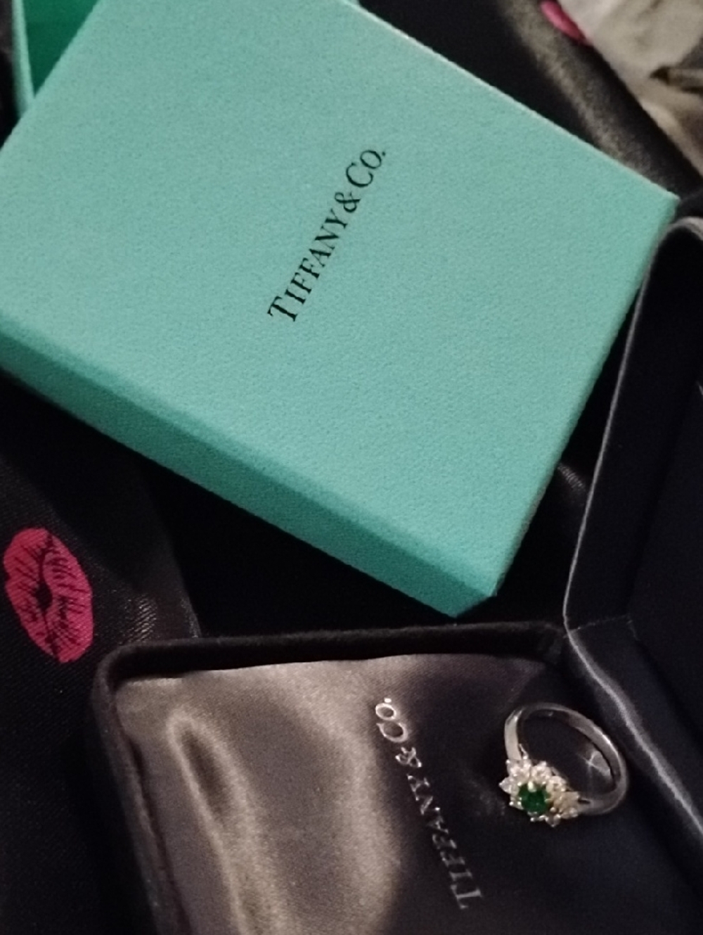 Tiffany & Co. Emerald and Diamond Cluster Ring 18 Carat Yellow Gold + Platinum